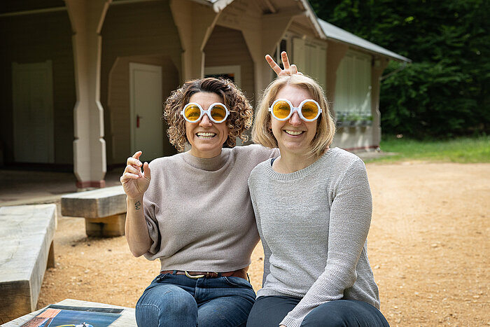 Aylin Aras (l.) und Dr. Stefanie Henze haben für mags und GEM das Umweltbildungsprogramm neu aufgesetzt.