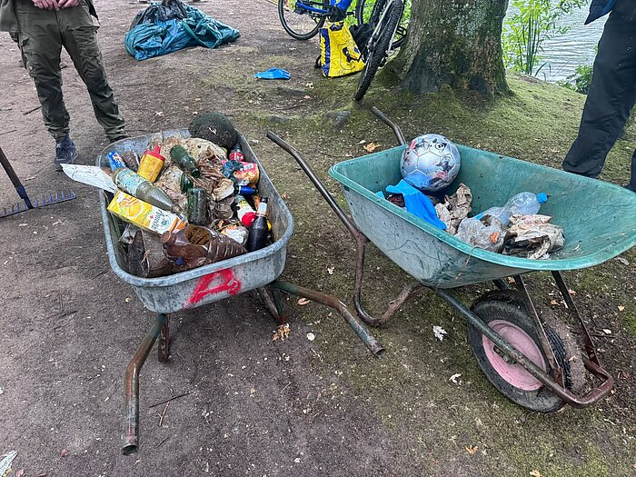 Vor allem Getränkeverpackungen, Flaschen und Bälle kamen  nach der Säuberung zum Vorschein. 