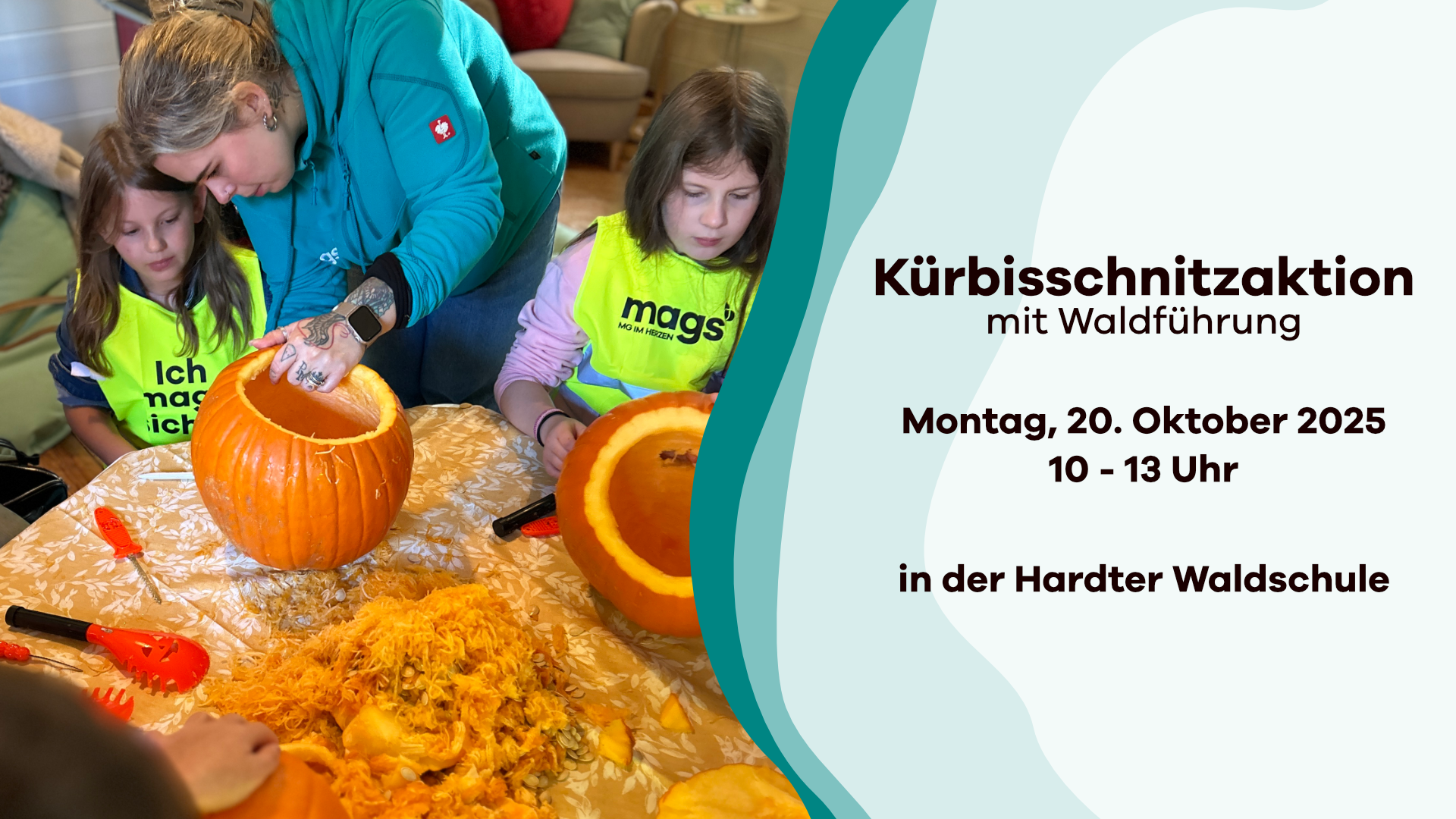 Kürbisschnitzen mit Kindern in der Waldschule.