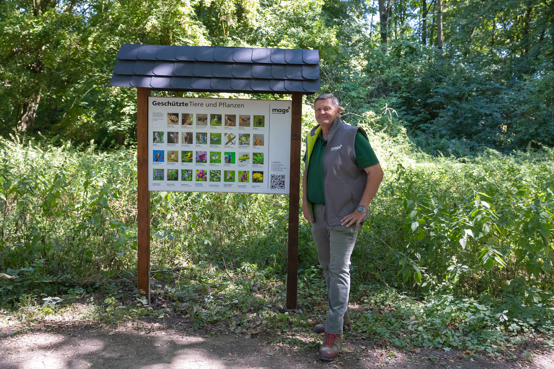 mags-Revierförster Werner Stops hat den Waldlehrpfad Schloss Rheydt konzipiert. Weitere Waldlehrpfade gibt es außerdem am Haus Horst, im Volksgarten und im Hardter Wald.