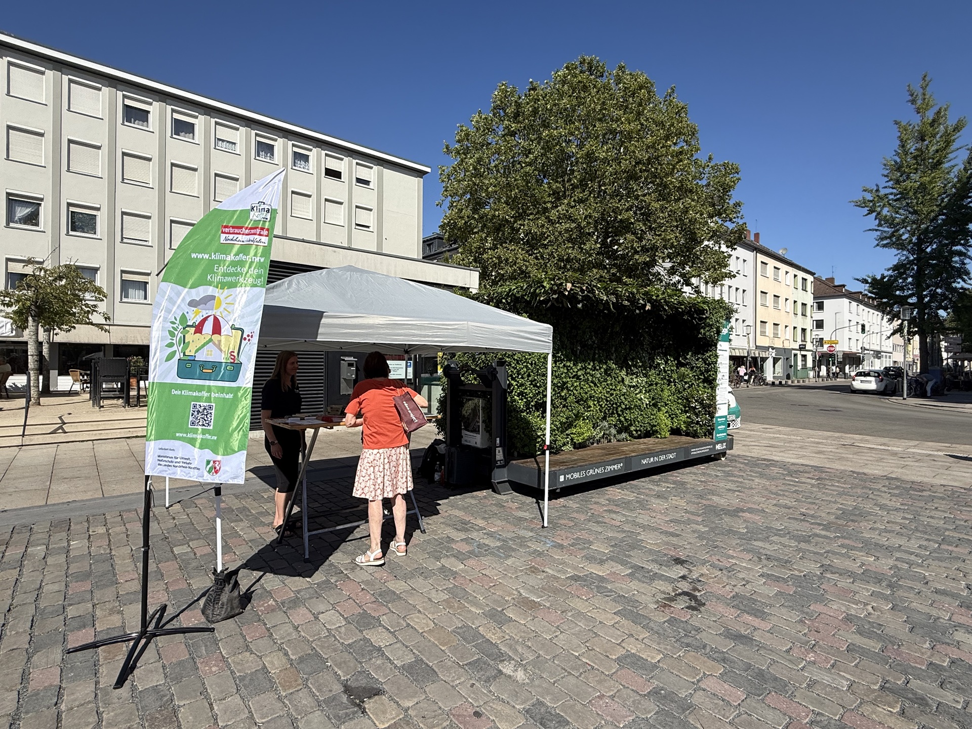 Die Verbraucherzentrale hat Interessierte vor Ort über Möglichkeiten der Dachbegrünung informiert.